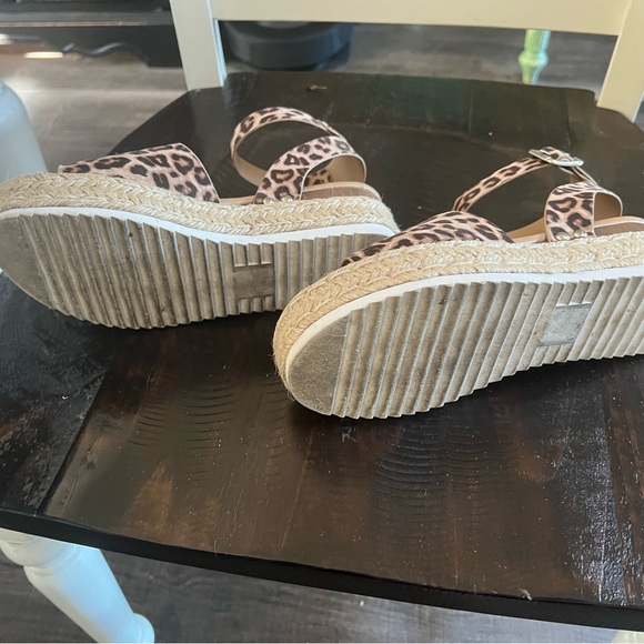 Super cute cheetah print ankle strap espadrilles - Picture 2 of 3